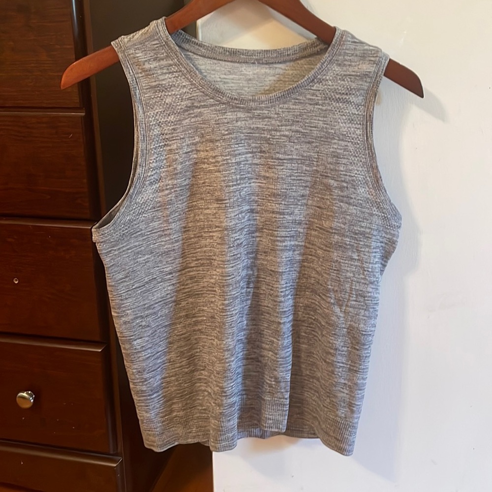 Athleta In Motion seamless heather grey top, worn twice, size small